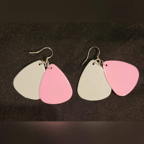 ⏰️3/$10 Guitar picks earrings Pink and Gray - Picture 2 of 2